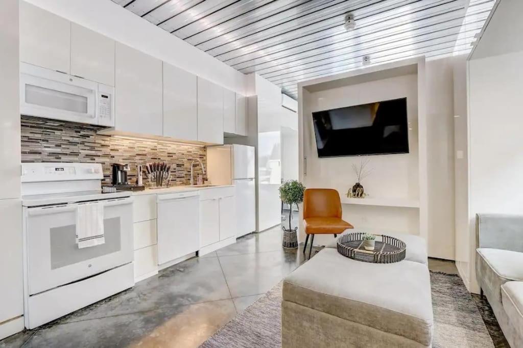 Kcm Mikros Smart Apartments 7 Кливланд Екстериор снимка